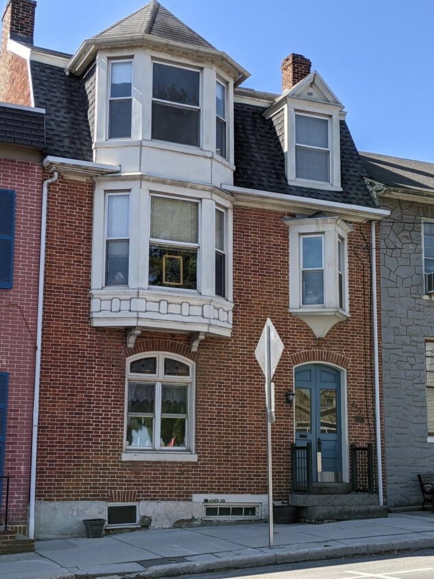 Building Photo - 253 Baltimore St