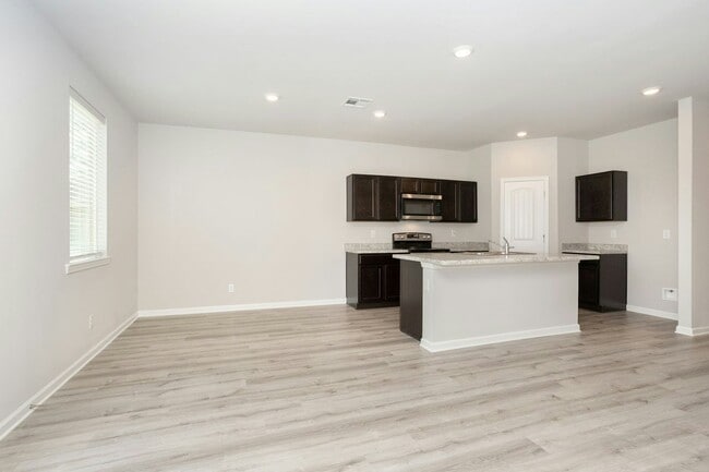 Building Photo - 48440 Fox Hollow Blvd