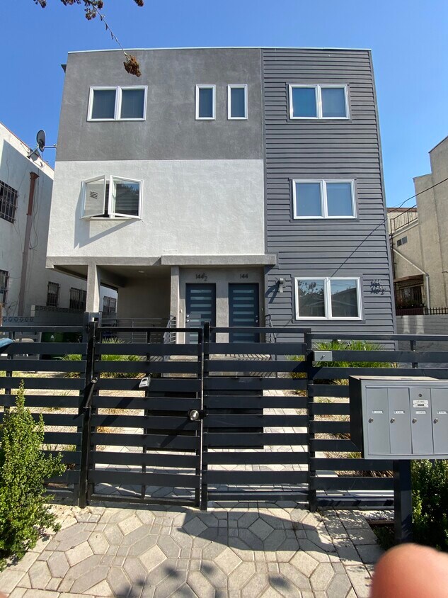 Primary Photo - 144 Rosemont Ave