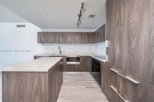 Foto del edificio - 3131 NE 7th Ave