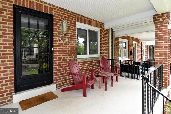 Foto del edificio - 3748 W St NW