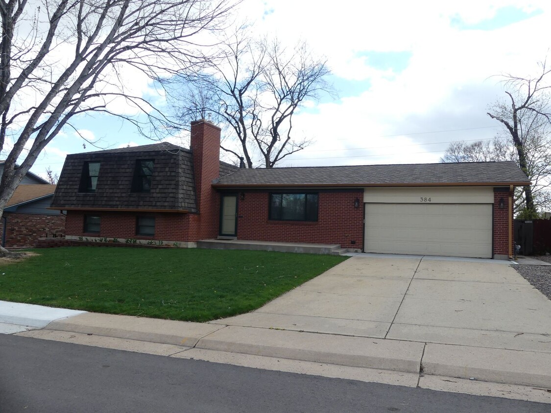 Foto principal - Remodeled 4 bedroom! Fenced backyard! 2 Ca...