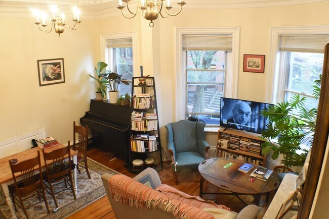 Foto del edificio - 12 E Springfield St