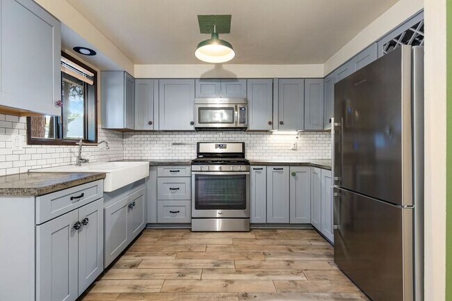 Building Photo - 4617 SE 48th Av