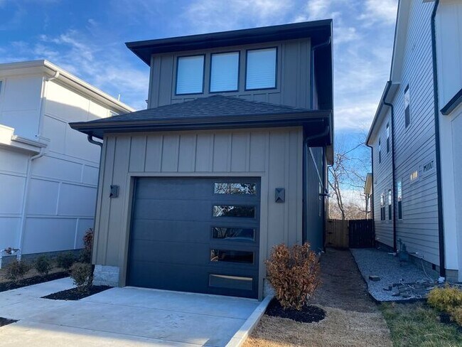 Foto del edificio - Brand New Modern Home for Rent - State of ...