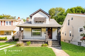 Building Photo - 9509 Rosewood Ave