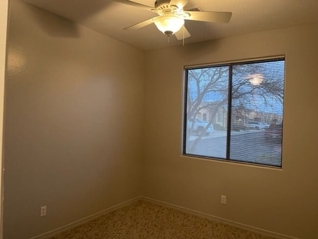 Foto del edificio - Price Reduced!! 1 Year rental - 3-bedroom ...