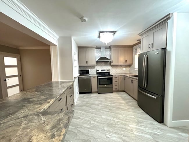 Building Photo - 2 Third St