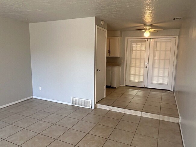 Foto del edificio - 1 Bedroom 1 Bath in OKC! Half off on the f...