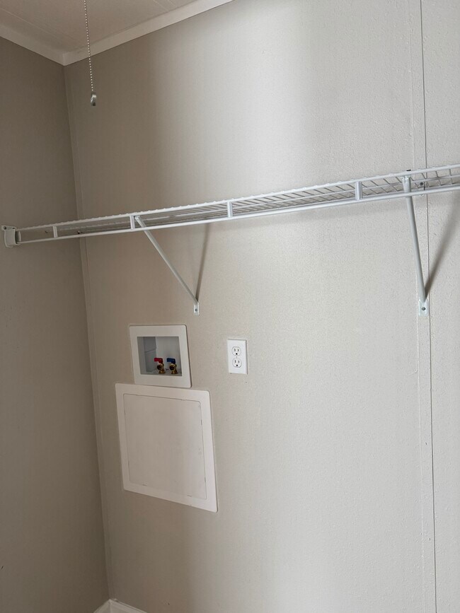 Foto del edificio - 6201 W Bert Kouns Industrial Loop