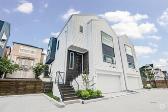 Building Photo - 1123 W 17th St
