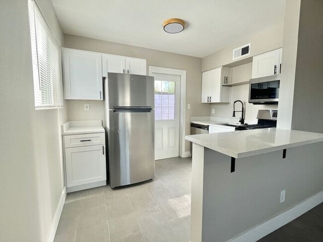 Building Photo - Move In Ready 1 Bed 1 Bath Duplex