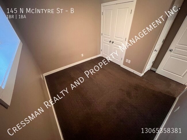Building Photo - 1 Bed, 1 bath Basement suite located in Churchill downs