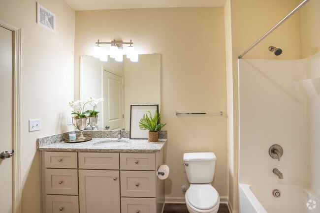 2BR, 2BA – 1,026SF - Bathroom - Beacon Place Northport