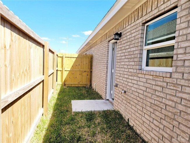 Building Photo - 5805 Nightingale Ave