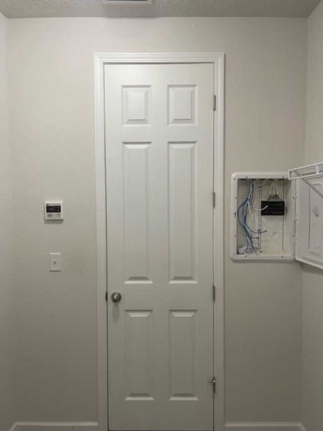 Building Photo - 4 BR 3 BA