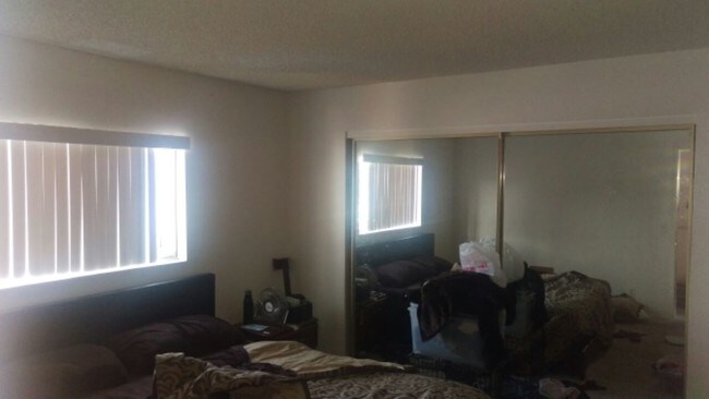 Bedroom - 601 S Tremont St