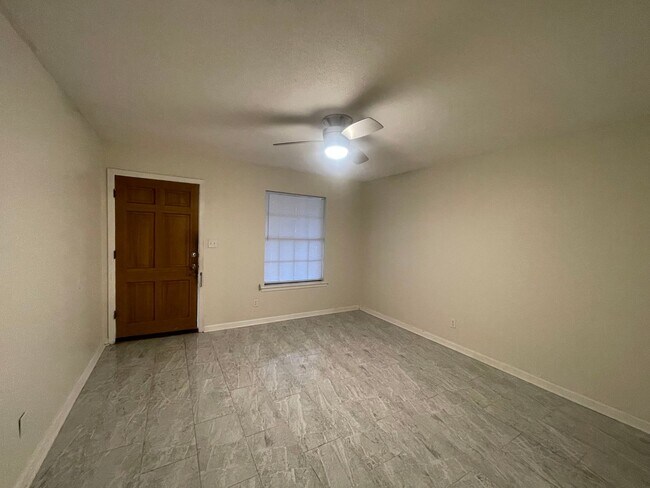 Foto del edificio - Spacious Inside & Out