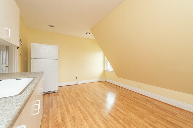 Building Photo - 28 Academy Hill Rd