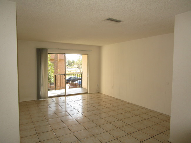 Building Photo - South Daytona Apartments