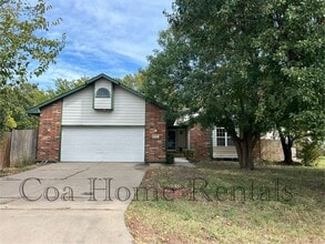 Building Photo - 1102 Longford