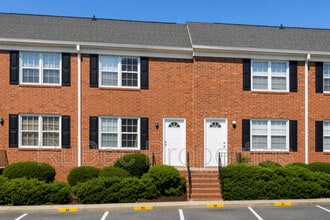 Building Photo - 913 Nottingham Dr