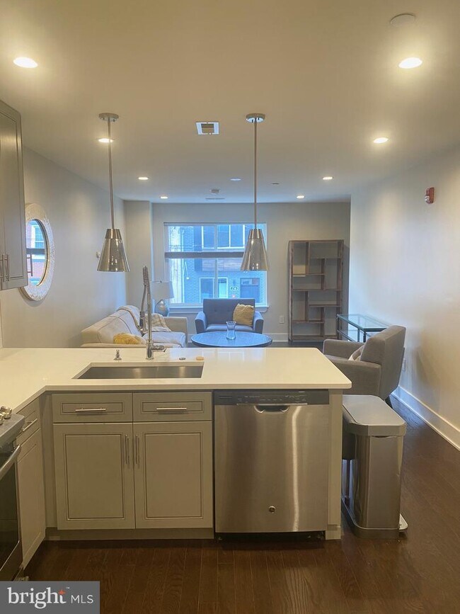 Foto del edificio - 1747 N Marshall St