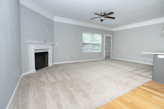 Building Photo - 4997 Lower Elm St