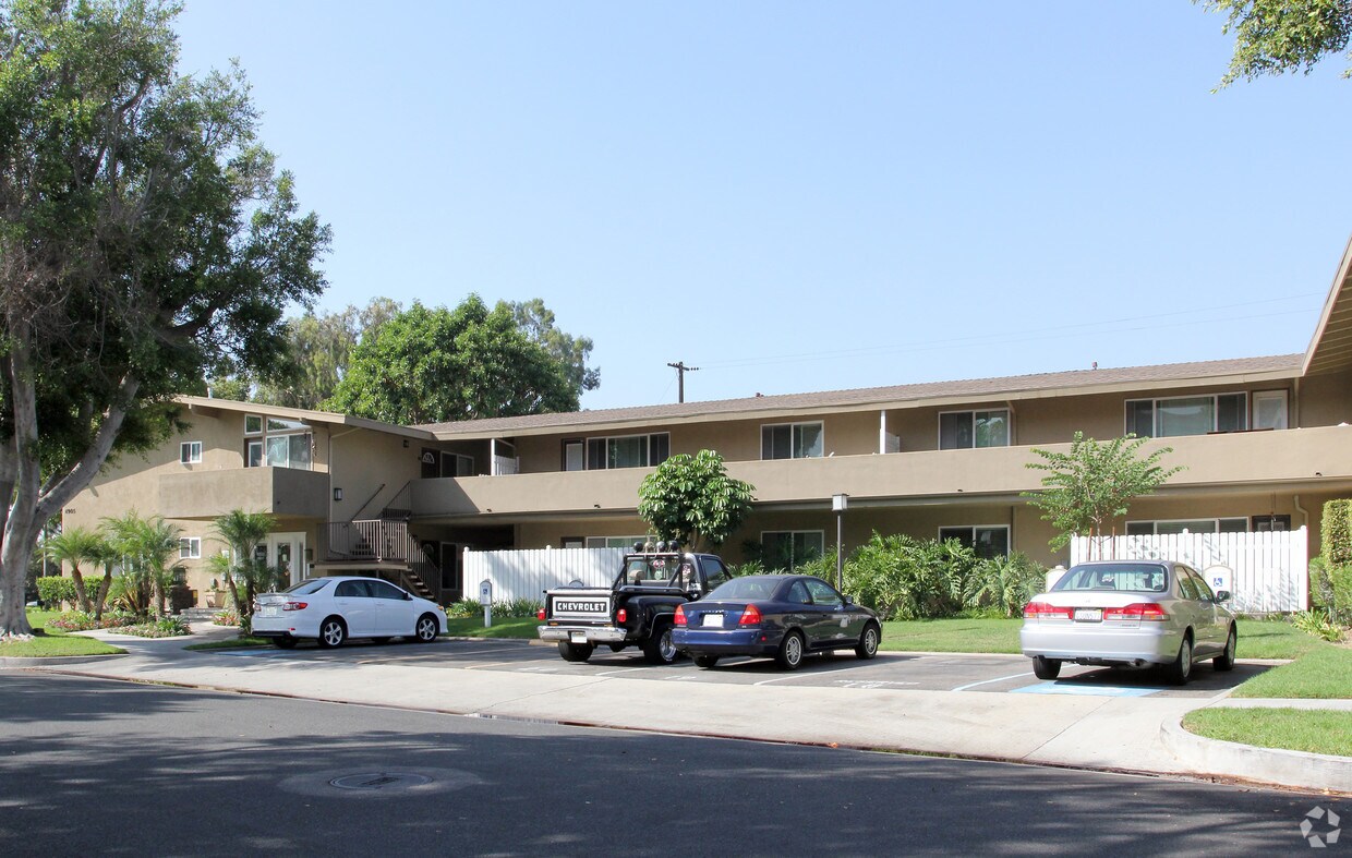 Park Del Amo - Apartments in Lakewood, CA | Westside Rentals Park Del Amo - Apartments in Lakewood, CA | Westside Rentals