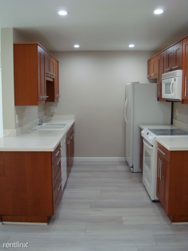 Building Photo - 1 br, 1 bath Condo - 3200 Cathedral Canyon...