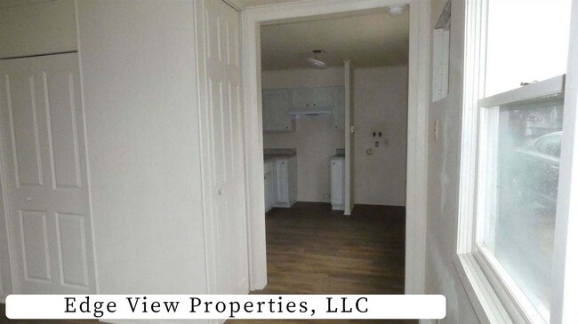 Building Photo - 500 S Darst St