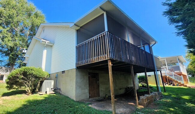 Foto del edificio - 1521 Mayberry Ln