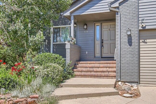 Building Photo - Exceptional 5-Bedroom Home in Premier Nort...