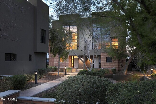Foto del edificio - 1300 W 5th St