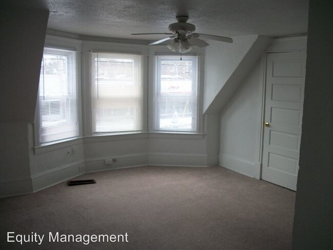 Building Photo - 3 br, 1 bath House - 128 E. Liberty Street