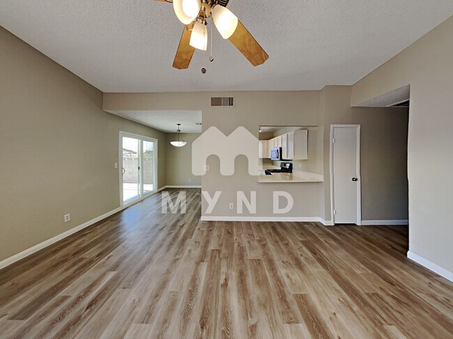 Foto del edificio - 6847 Hetherbrae Ln