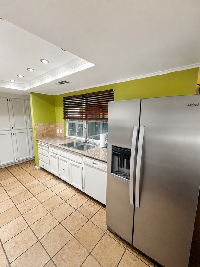 Foto del edificio - 5786 N.Woodson Ave.
