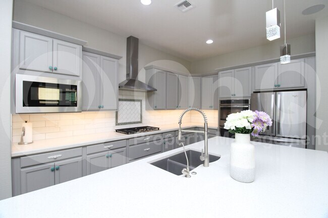 Foto del edificio - 4365 E Wheaton St