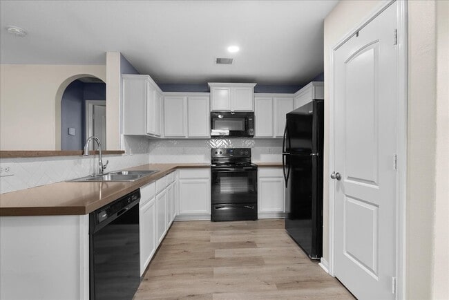 Foto del edificio - 5727 Treasure Cove Rd