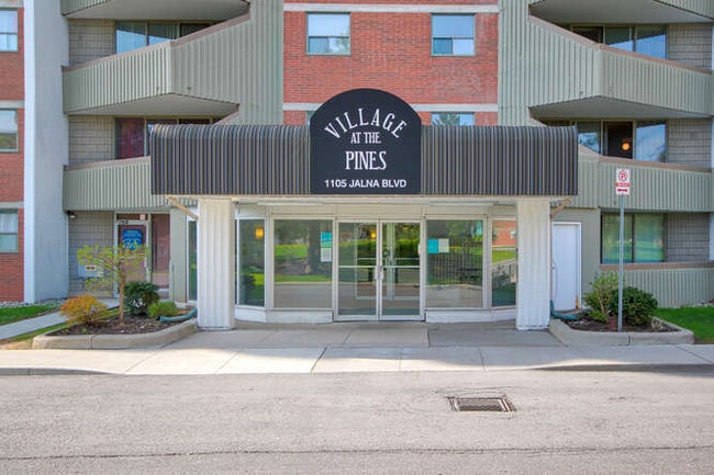 Photo du bâtiment - LOVELY TWO BEDROOM CONDO APARTMENT BY WHITE OAKS MALL