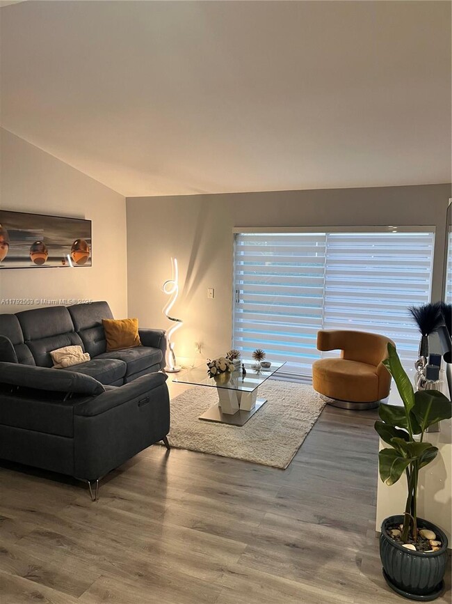 Foto del edificio - 9571 NW 52nd St