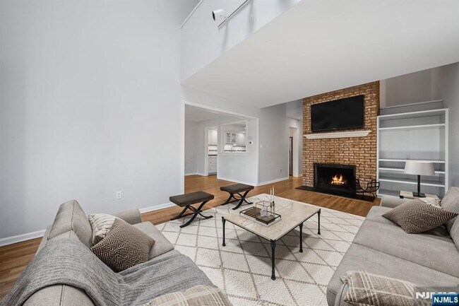 Foto del edificio - 12 Sandburg Ct