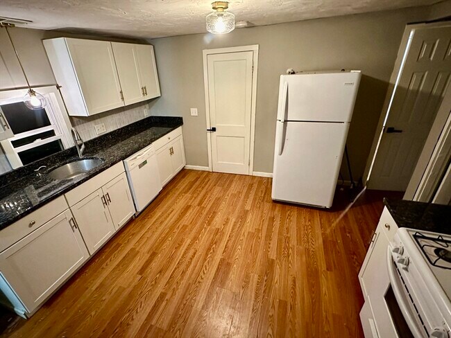 Building Photo - 81 Hayward St