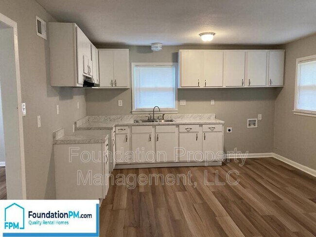 Foto del edificio - 404 Stoneham Rd