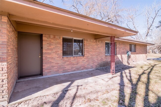 Building Photo - 365 FM247