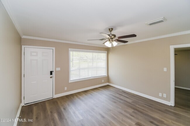 Foto del edificio - 4553 Revelstoke Dr