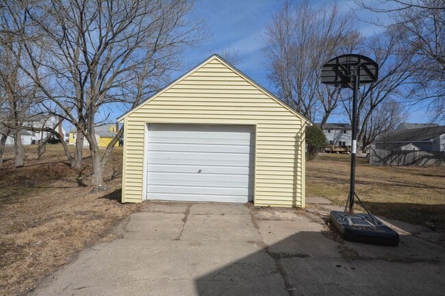 Building Photo - Private 2BR Austin MN Home on Quiet Dead-End