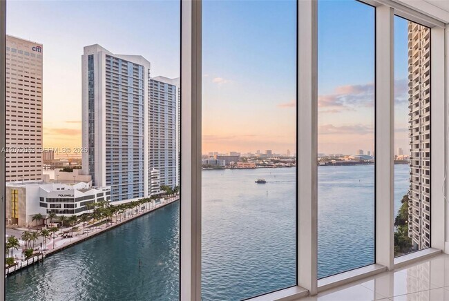 Building Photo - 465 Brickell Ave