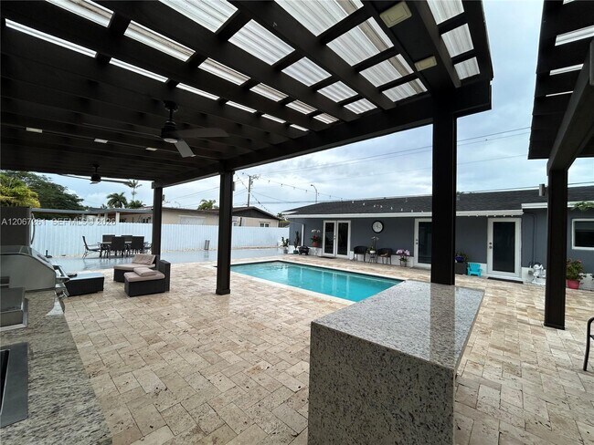 Foto del edificio - 6202 SW 107th Ave