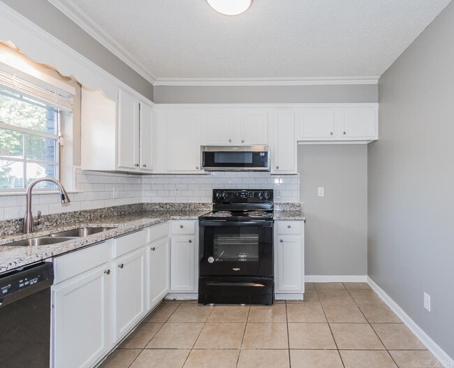 Building Photo - 19 E Laramie Dr
